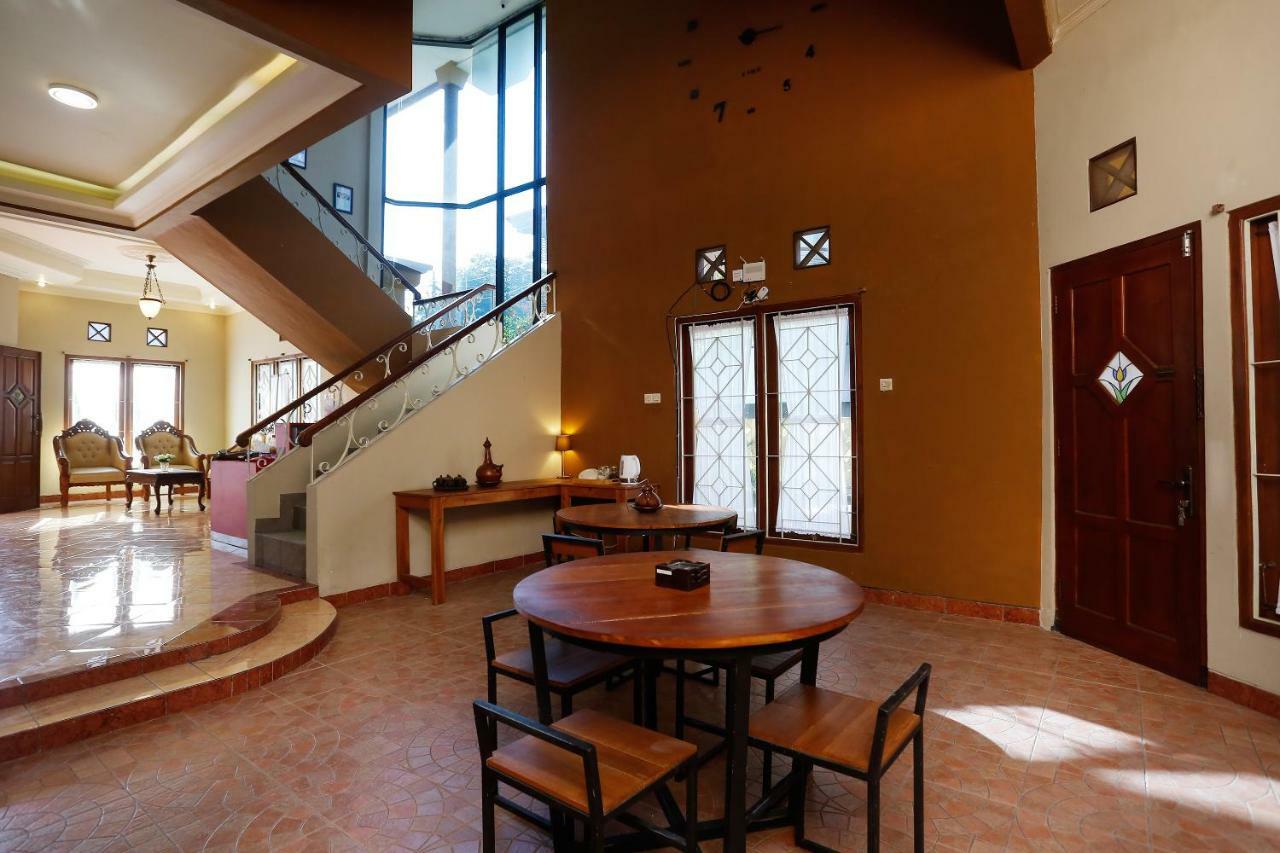 Oyo 1072 Kampung Condro Wulan Guesthouse Maguwo Dış mekan fotoğraf